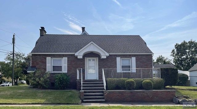 567 Collins Ave, Hasbrouck Heights, NJ 07604