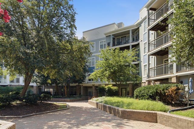 5565 Seminary Rd #401, Falls Church, VA 22041