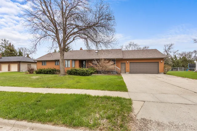 1402 N  Arch St, Aberdeen, SD 57401