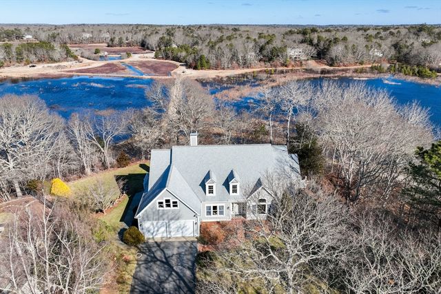 120 Berry Hollow Dr, Barnstable, MA 02630