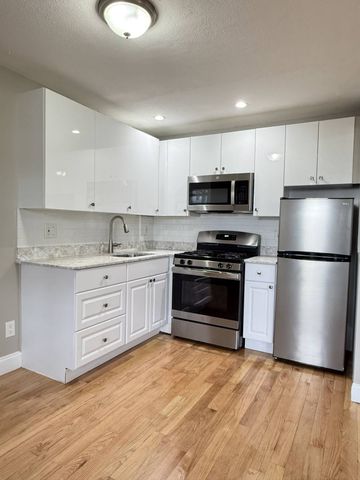 67 Shawmut St, Chelsea, MA 02150
