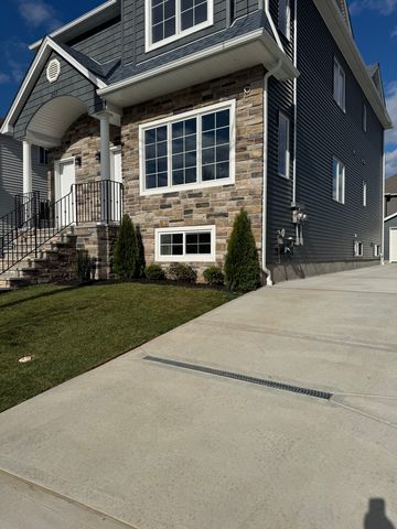 247 Gervil St #1, Staten Island, NY 10309