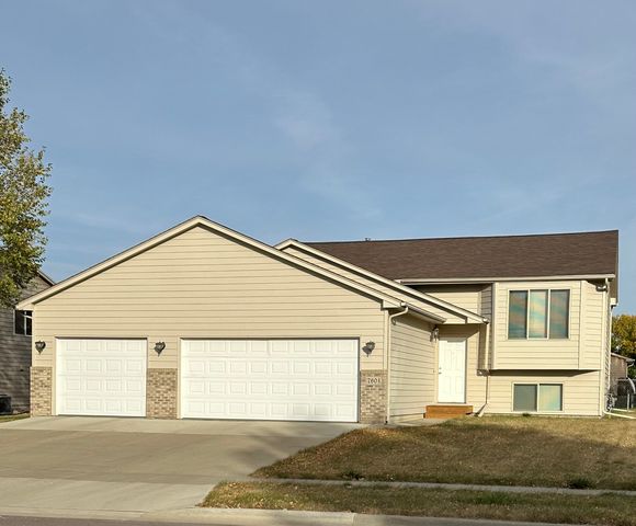 7604 S  Hughes Ave, Sioux Falls, SD 57108