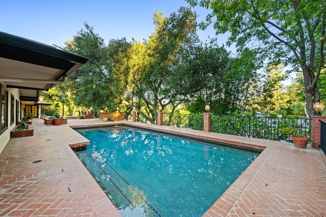 17449 Sumiya Dr, Encino, CA 91316