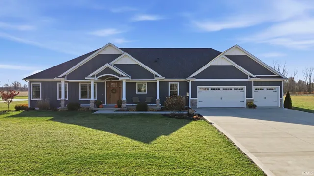 4896 S  Round Hill Rd, Columbia City, IN 46725