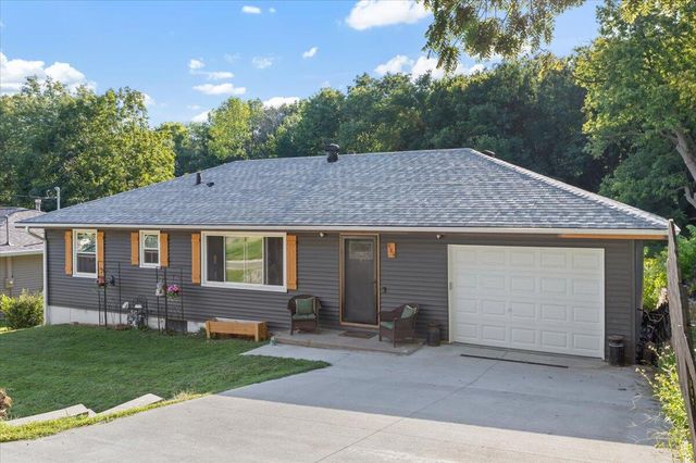 944 McKenzie Ave, Council Bluffs, IA 51503