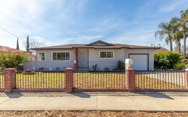909 N  Midway Dr, Escondido, CA 92027