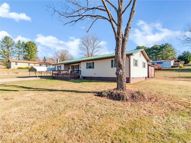 266 James St, Clyde, NC 28721