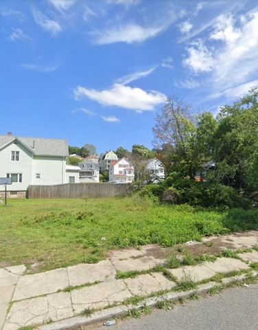 11 Dyer St, Fall River, MA 02720