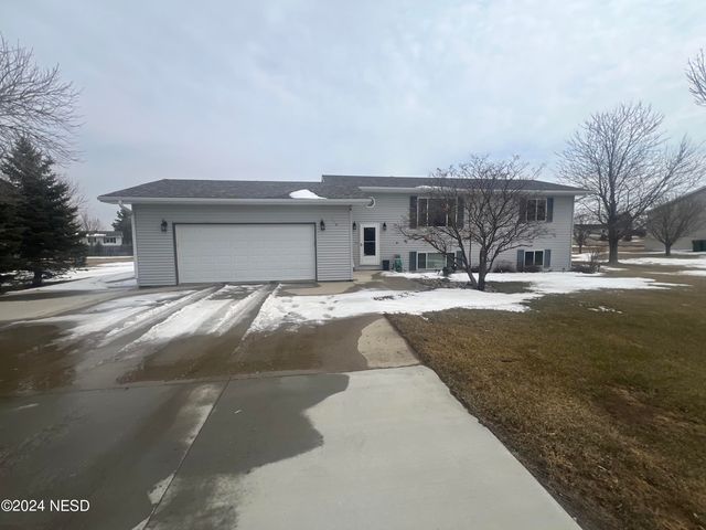 110 78th St SW, Watertown, SD 57201