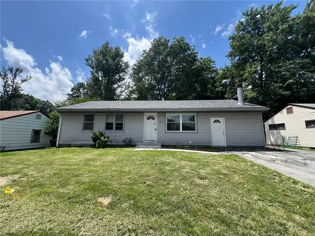 2402 N  Liberty St, Independence, MO 64050