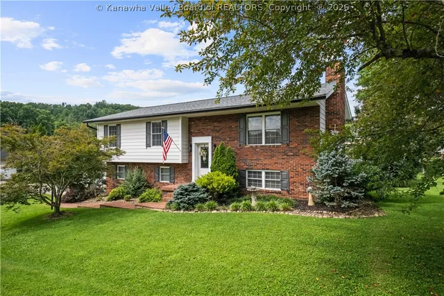 24 Michael St, Scott Depot, WV 25560