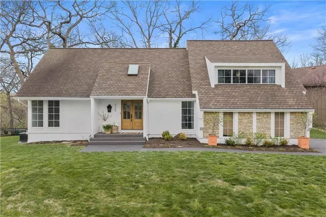 225 NW Hickory St, Lees Summit, MO 64064