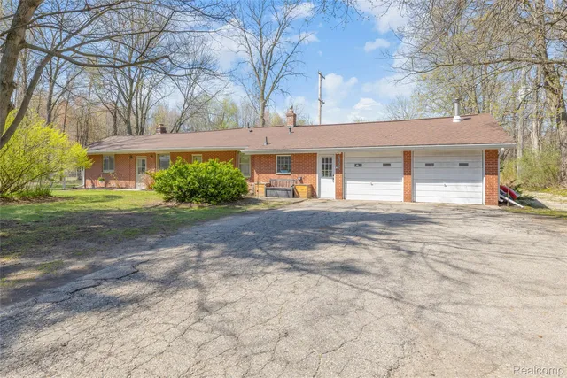 16000 S  Huron River Dr, Romulus, MI 48174