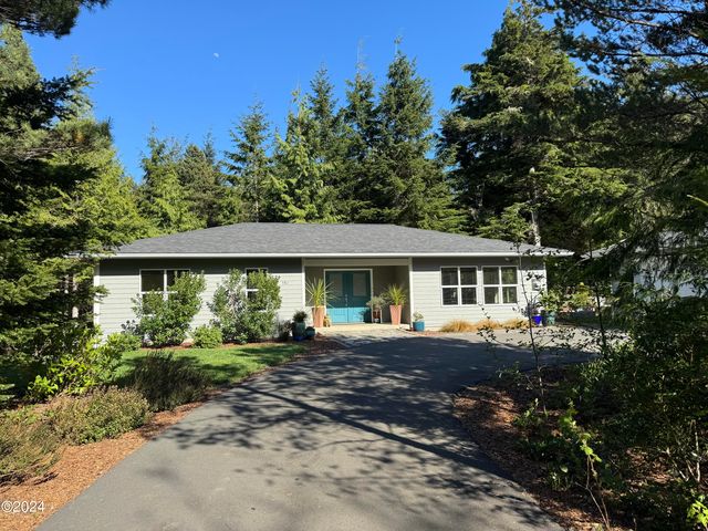 581 NW Terrace St, Seal Rock, OR 97376