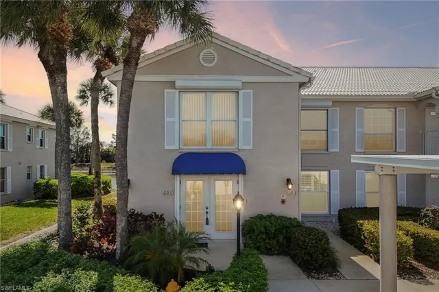 828 Gulf Pavilion DR #201, Naples, FL 34108
