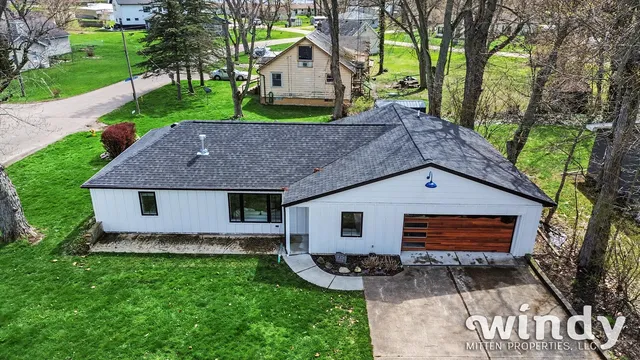 8274 Pokagon Rd, Watervliet, MI 49098