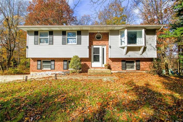 6931 Sweetwood Dr, Macungie, PA 18062