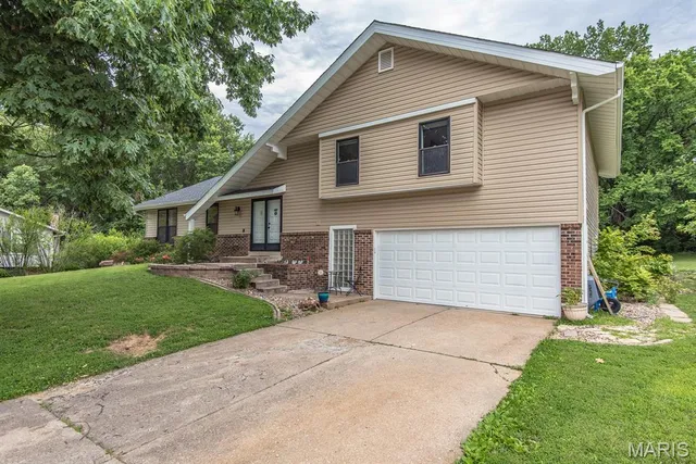 130 Satinwood Ct, Saint Charles, MO 63304