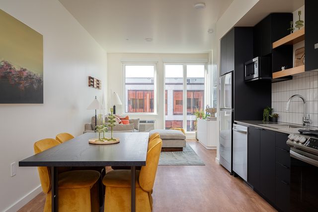 550 SE Martin Luther King Jr Blvd #404, Portland, OR 97214