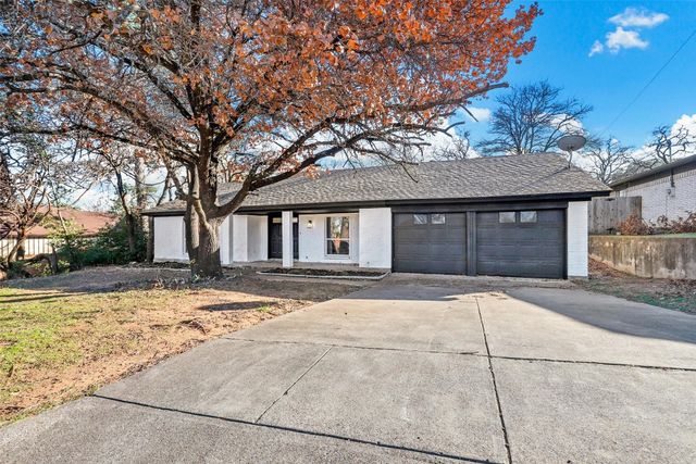 7428 Brentwood Stair Rd, Fort Worth, TX 76112