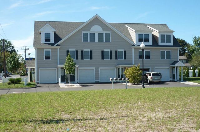 303 Naugatuck Ave #3, Milford, CT 06460