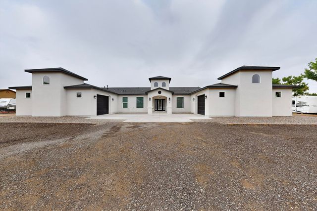 11 Inspiration Dr, Los Lunas, NM 87031