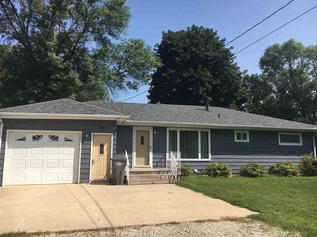 70 Gingles Dr, Arnolds Park, IA 51331