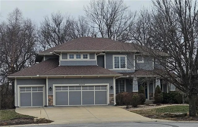 25439 W  150th Ter, Olathe, KS 66061