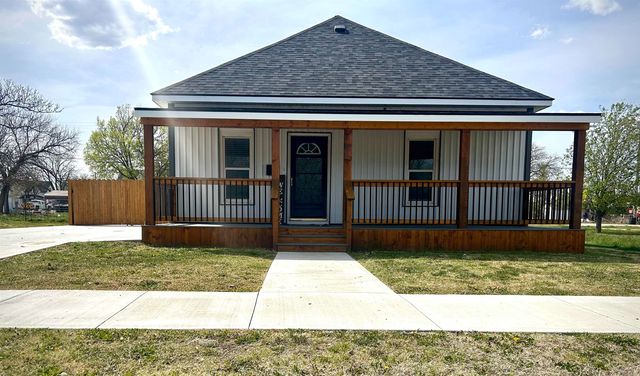 208 S  Washington St, Plainville, KS 67663