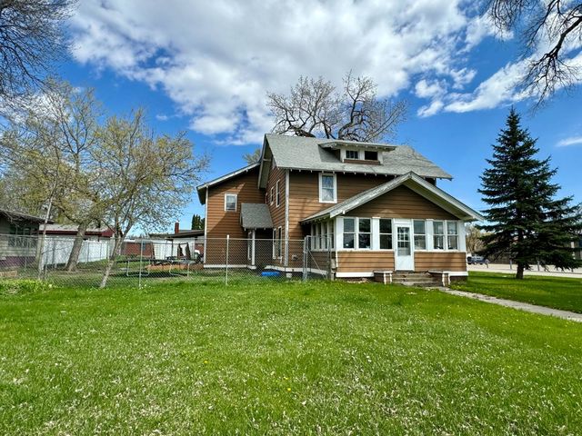 802 7th St, Britton, SD 57430