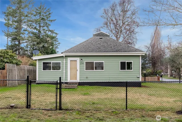 214 17th Street NE, Long Beach, WA 98631