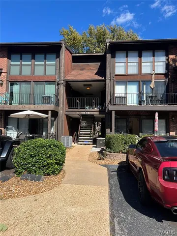 1057 Mersey Bend Dr #C, Saint Louis, MO 63129