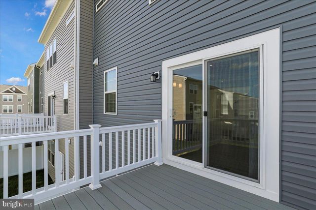 21 Stafford Pl, Falling Waters, WV 25419