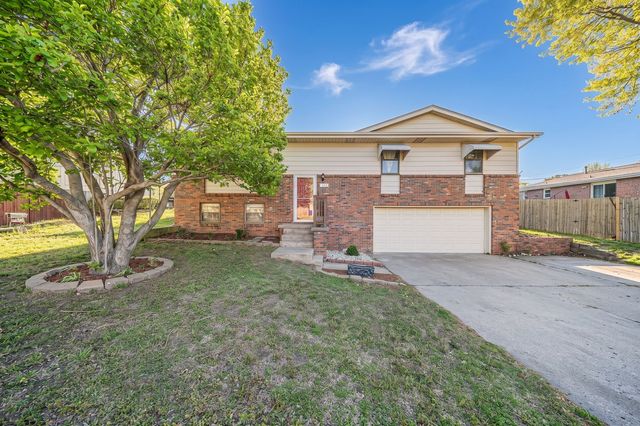 1429 Highland Dr, Junction City, KS 66441