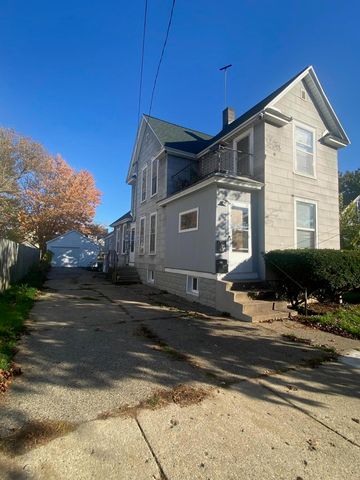 1132 Davis Ave NW, Grand Rapids, MI 49504