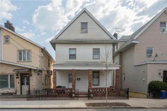 2559 E  27th St, Brooklyn, NY 11235