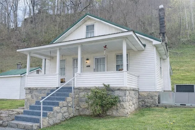 41765 State Highway 194 E, Phelps, KY 41553