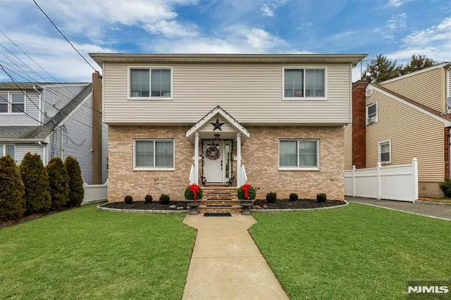 93 Richmond St, Lodi, NJ 07644