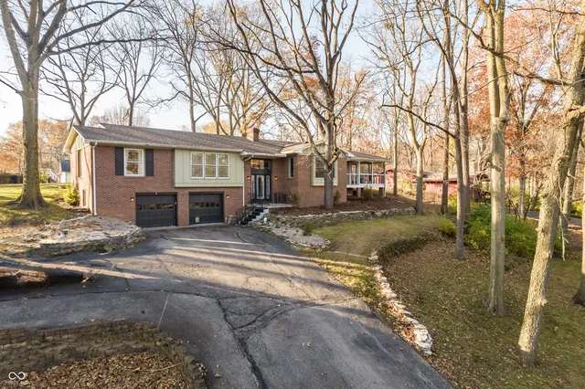 45 Spring Valley Dr, Anderson, IN 46011