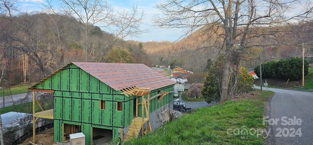 166 Ivy Hill Ln, Maggie Valley, NC 28751