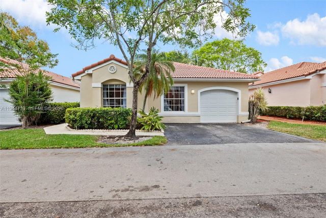 955 Azure Ln, Fort Lauderdale, FL 33326