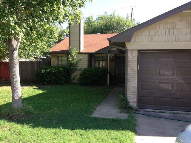 1111 Chinaberry Dr, Bryan, TX 77803