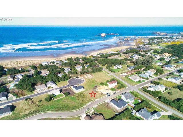 3102 Lincoln Ave SW, Bandon, OR 97411