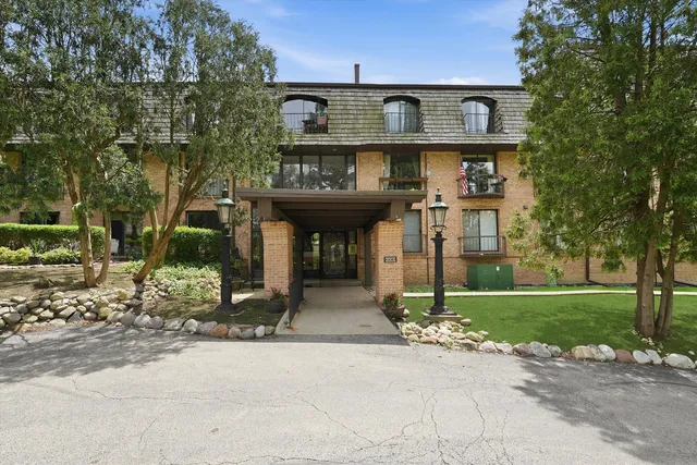 600 W  Russell St #309, Barrington, IL 60010
