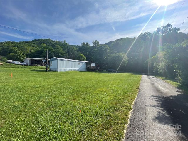519 Evans Cove Rd, Maggie Valley, NC 28751