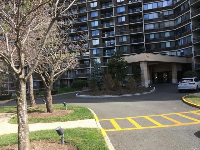 2 Bay Club Drive UNIT 6Z2, Flushing, NY 11360