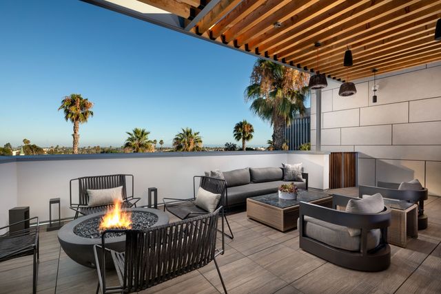 3223 Wilshire Blvd #206, Santa Monica, CA 90403