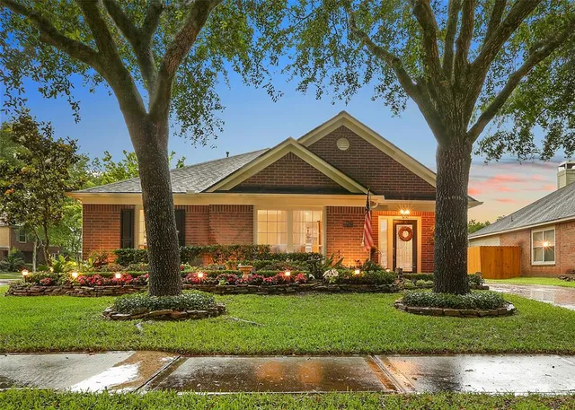 3703 Pelican Lake Dr, Richmond, TX 77406
