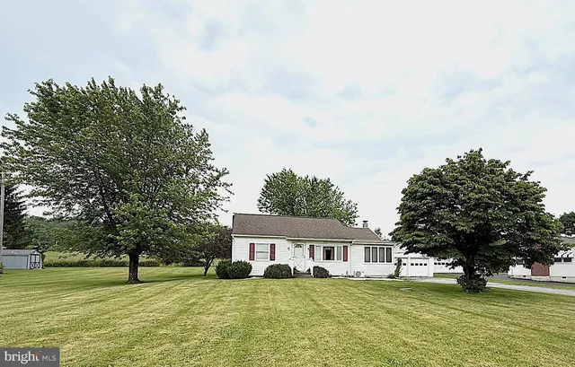 619 Penn Dr, Tamaqua, PA 18252